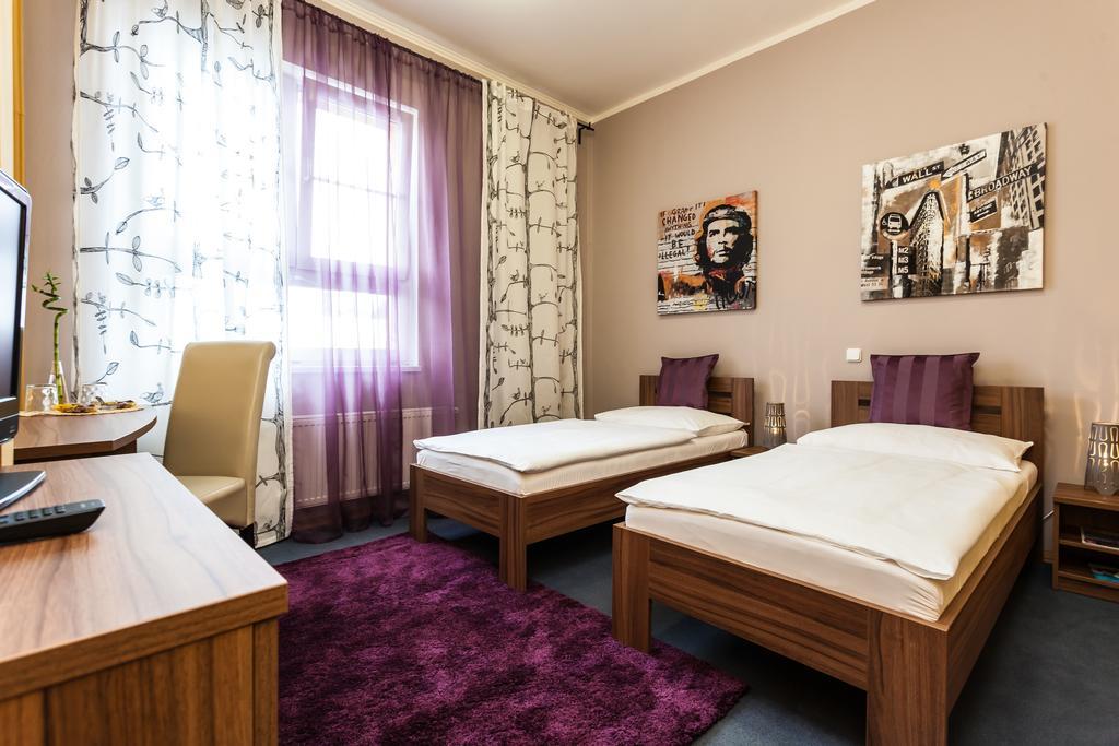Sareza Hotel ออสตราวา ภายนอก รูปภาพ