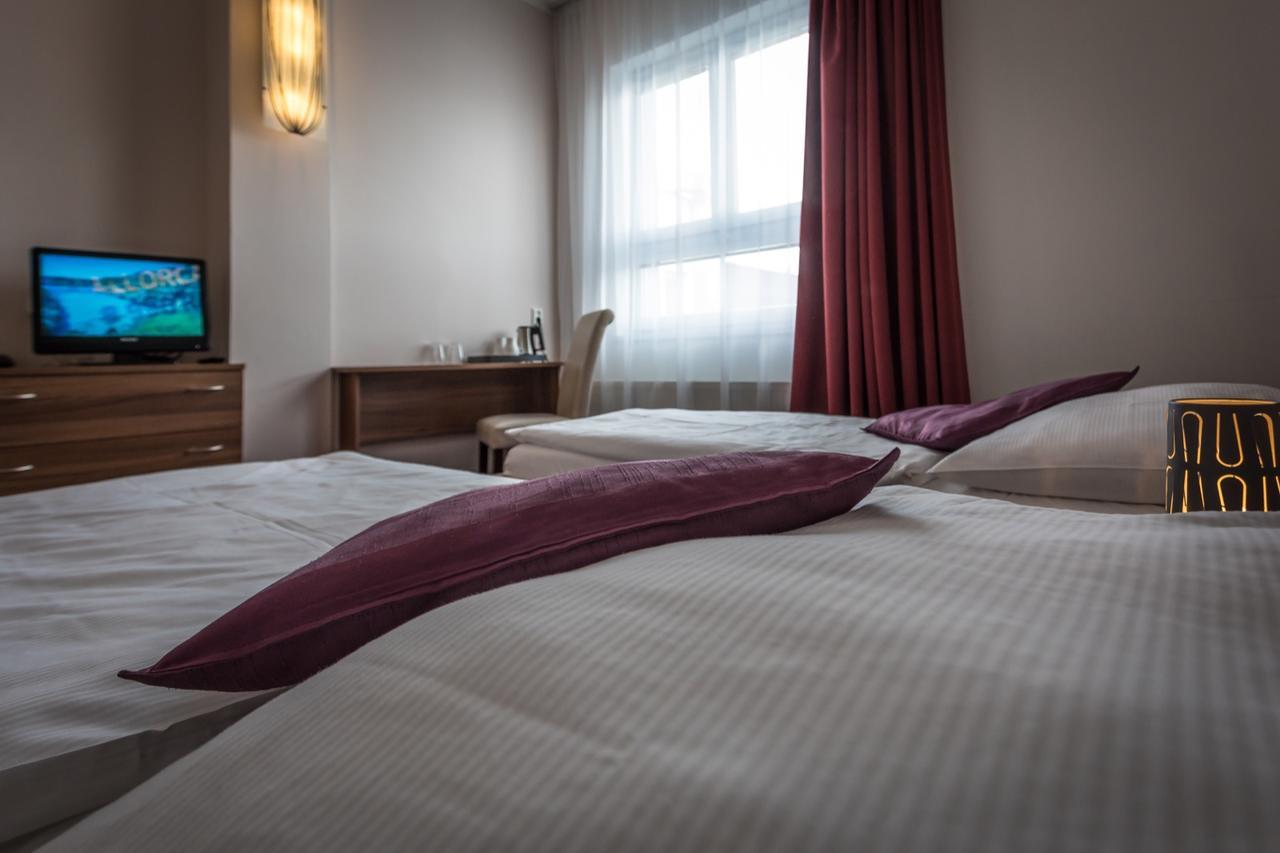 Sareza Hotel ออสตราวา ภายนอก รูปภาพ